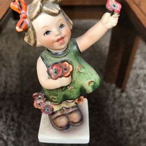 “Spring Cheer” 5” Hummel